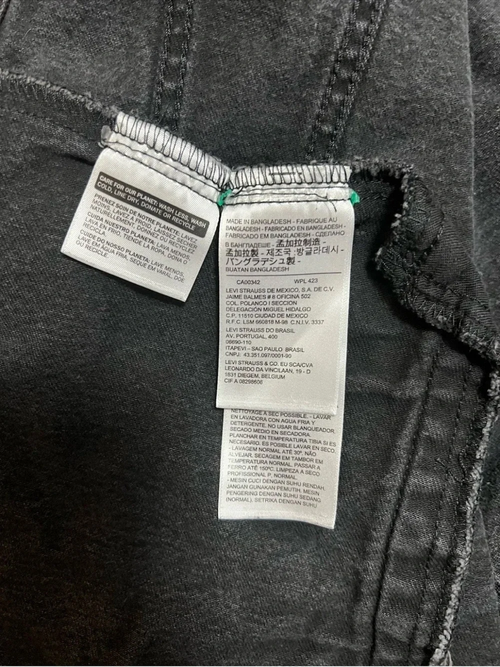 Levi’s 72334-0223 Black Denim Trucker Jacket Mens Size XL Distressed Type III